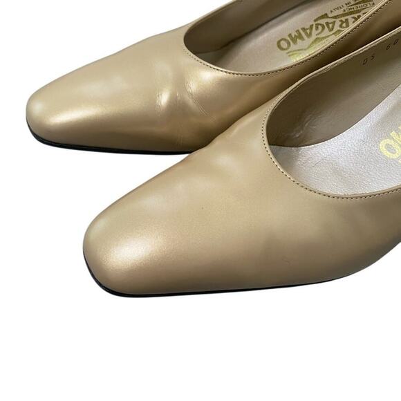 Vintage Salvatore Ferragamo Beige Heels Pumps Size 7.5 - Picture 6 of 13
